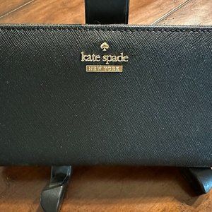 Kate Spade Staci slim bifold wallet. Black